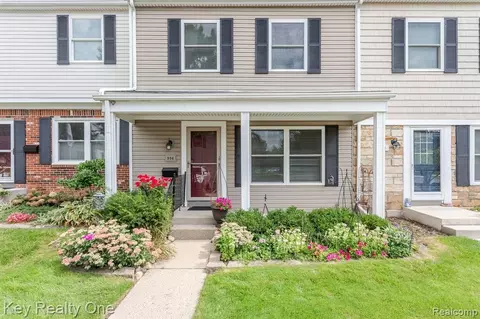 904 Little Hill Ct, Rochester Hills, MI 48307