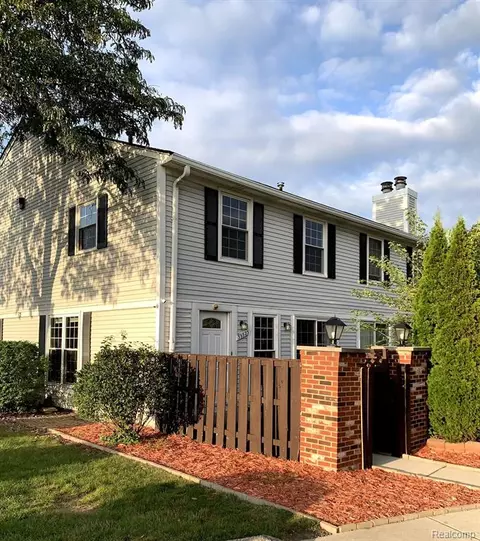 39323 Heatherheath Dr #2, Clinton Township, MI 48038