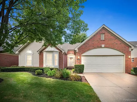 4421 Honeysuckle Dr, Sterling Heights, MI 48314
