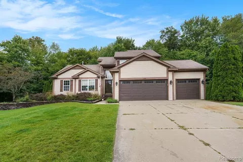 11360 Matthew Ln, Hartland, MI 48353