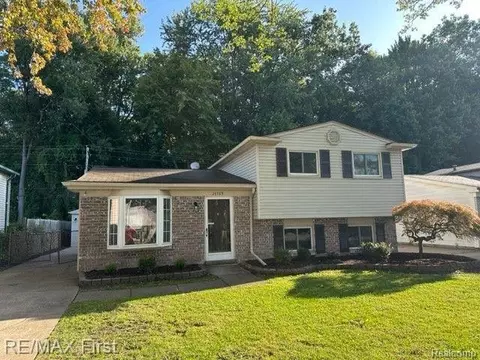 24765 Orchid St, Harrison Township, MI 48045