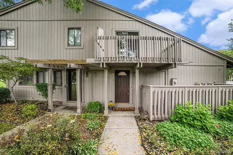 6220 Fairway Pines Court 2 #2, Bay City, MI 48706