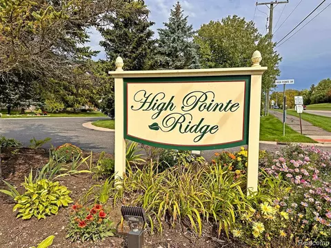 3128 High Pointe Ridge Rd, Lake Orion, MI 48359