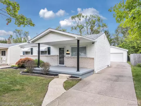 1320 Red Leaf Ln, Ypsilanti, MI 48198