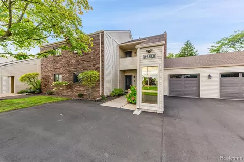 24132 Parke Ln #C, Grosse Ile, MI 48138