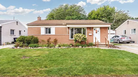 8345 Karen St, Westland, MI 48185