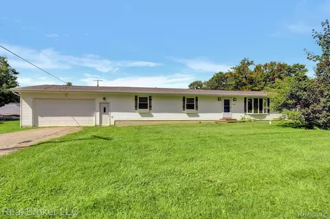 5607 Genesee Ave, Otter Lake, MI 48464