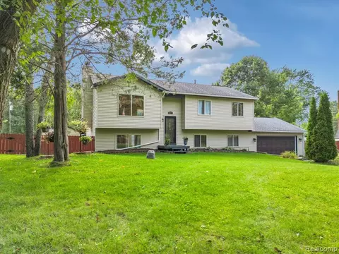 8073 Crosshill, Davisburg, MI 48350