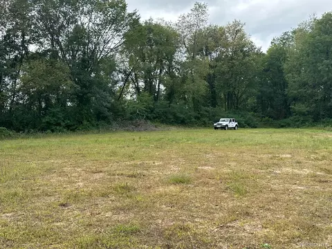 9080 Thornapple Dr, Putnam, MI 48169