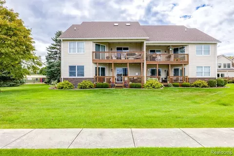 805 E Pointe, Port Huron, MI 48060 photo 1