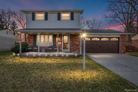 1534 S Dowling St, Westland, MI 48186