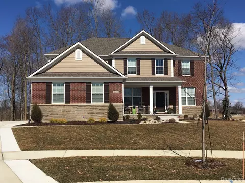 13500 Prestonville Dr, Shelby Township, MI 48315