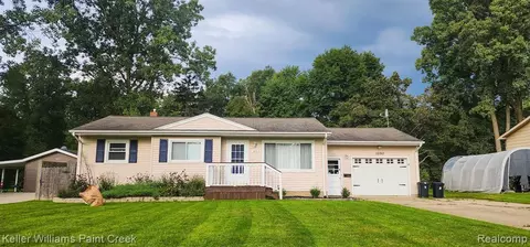 1090 Carlson Dr, Burton, MI 48509
