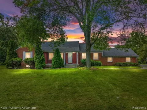 19647 Angling St, Livonia, MI 48152
