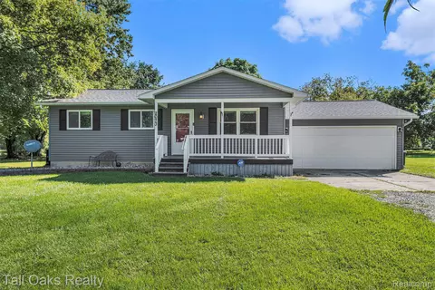 2073 Howe Rd, Burton, MI 48519