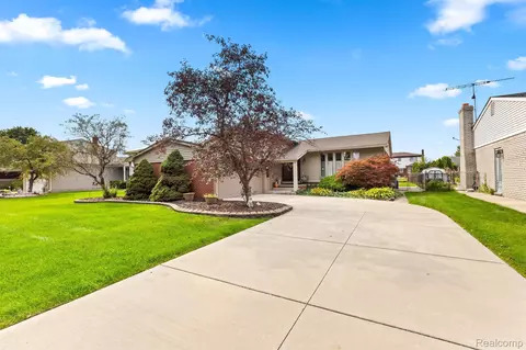 36675 La Marra Dr, Sterling Heights, MI 48310