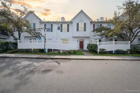 30358 Nantucket Dr #85, Farmington Hills, MI 48336