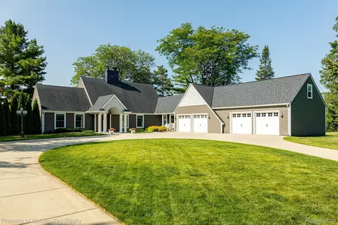 56515 9 Mile Rd, South Lyon, MI 48178