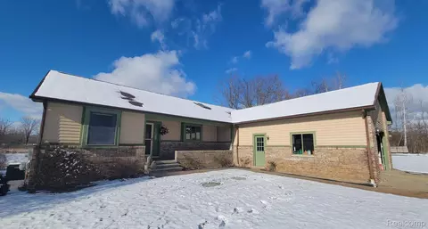 4355 Moonlight Dr, Holly, MI 48442