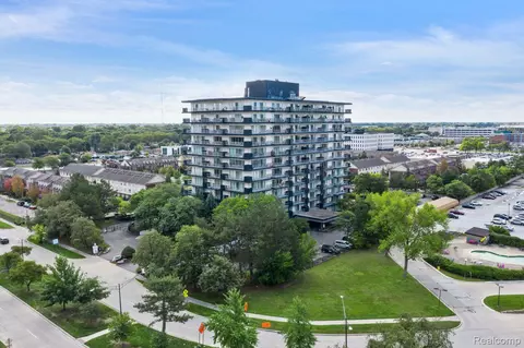 15801 Providence Dr #9A, Southfield, MI 48075