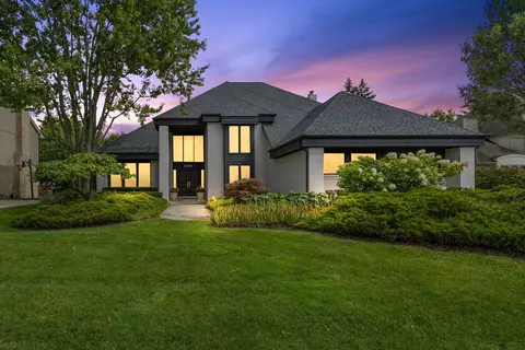 6565 Burtonwood Dr, West Bloomfield, MI 48322
