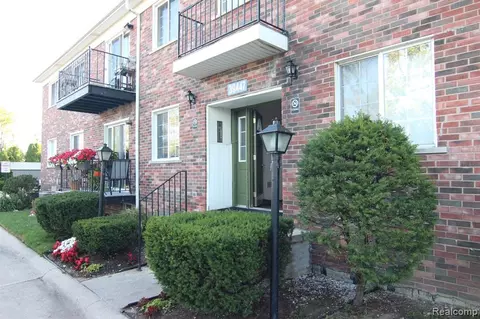 39447 Van Dyke Ave #212, Sterling Heights, MI 48313
