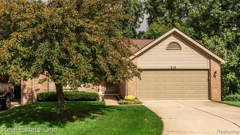 313 Texknoll Dr #40, Brighton, MI 48116