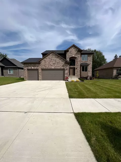 50270 Oakbrooke Dr, Chesterfield, MI 48047