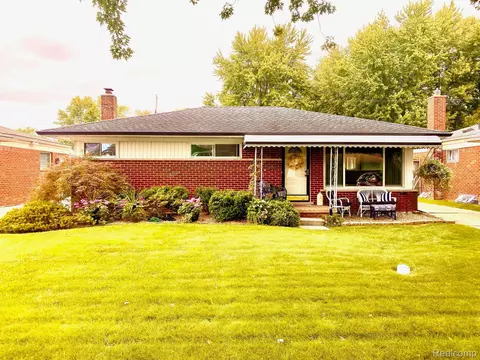 22801 Recreation St, Saint Clair Shores, MI 48082