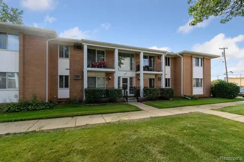 8203 Huntington St #16, Westland, MI 48185