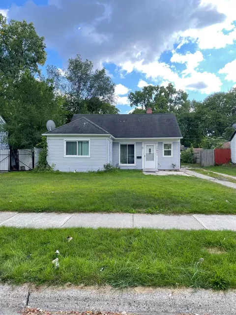 10401 Corning St, Oak Park, MI 48237