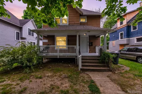 914 Clinton Ave, Kalamazoo, MI 49001