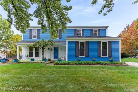 5789 Kingsfield Dr, West Bloomfield, MI 48322