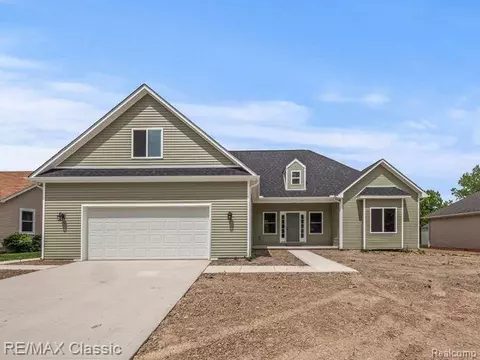 33184 Swallow Dr, Rockwood, MI 48173