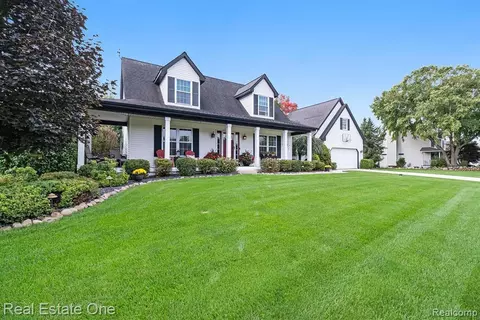 9256 Azalea Ct, Brighton, MI 48116