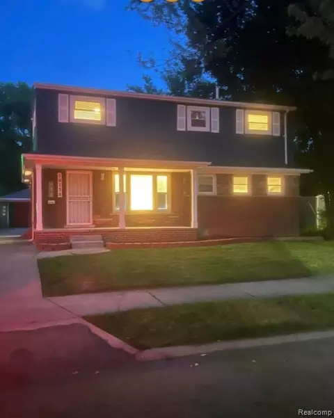 19130 Edgefield St, Grosse Pointe, MI 48236