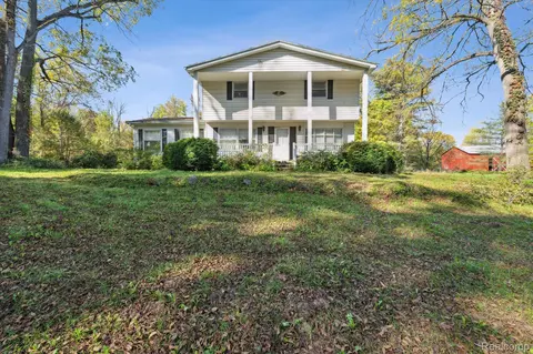 17100 Kane Rd, Stockbridge, MI 49285