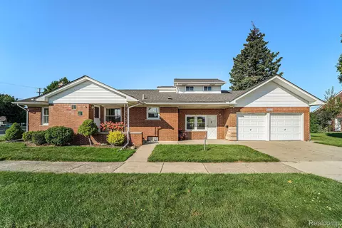 18489 Frazho Rd, Roseville, MI 48066