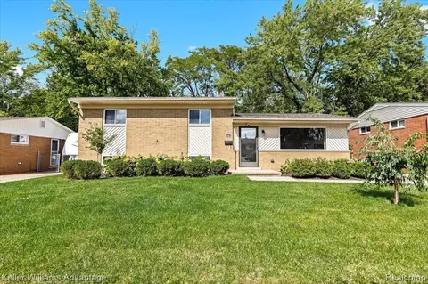 32800 Winona St, Westland, MI 48185