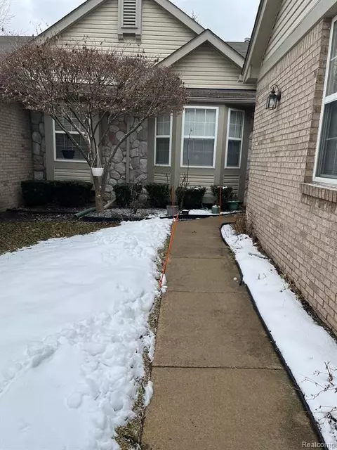 41096 Bermuda Dr, Sterling Heights, MI 48314