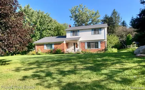 3627 Hi Crest Dr, Lake Orion, MI 48360