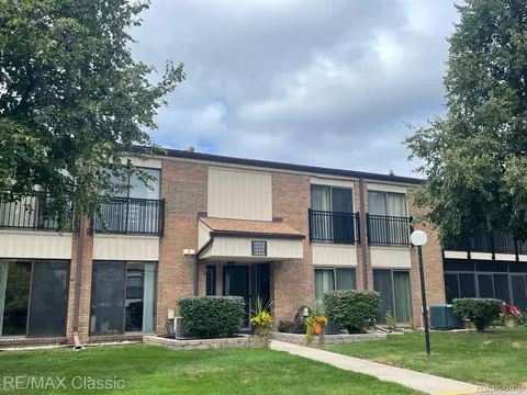 18317 University Park Dr 5 Dr, Livonia, MI 48152