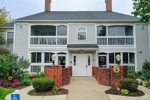 1139 Curzon Crt Ct #65, Howell, MI 48843