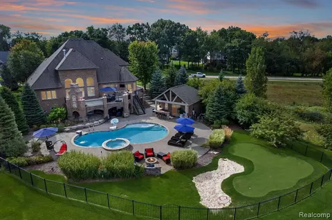 6997 Sawgrass Dr, Washington, MI 48094