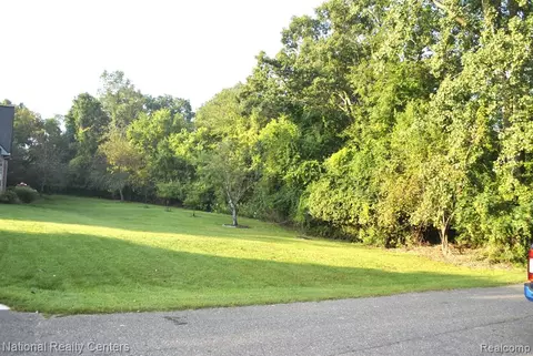 000 Low Mdw, Clarkston, MI 48348