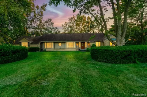1013 Red Mill Dr, Tecumseh, MI 49286