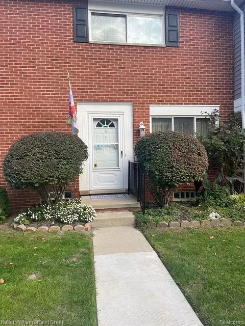 3137 Bookham Dr, Auburn Hills, MI 48326
