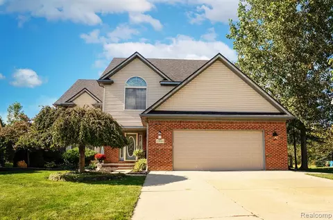 23944 Stacey Dr, Trenton, MI 48183