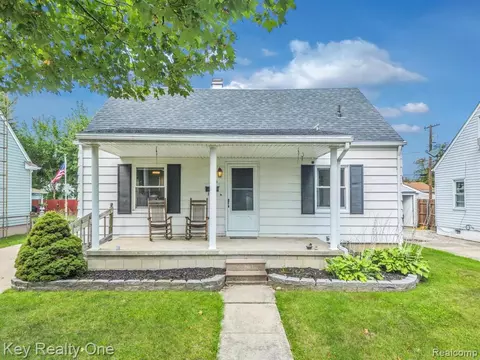 918 Winston Dr, Monroe, MI 48161