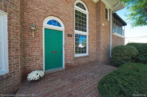 131 Windwood Pointe, Saint Clair Shores, MI 48080